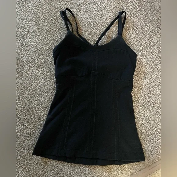 Lululemon tank - Picture 1 of 3